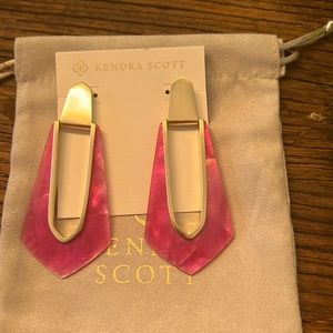 New, Never Worn, Great Condition, Kendra Scott earrings.